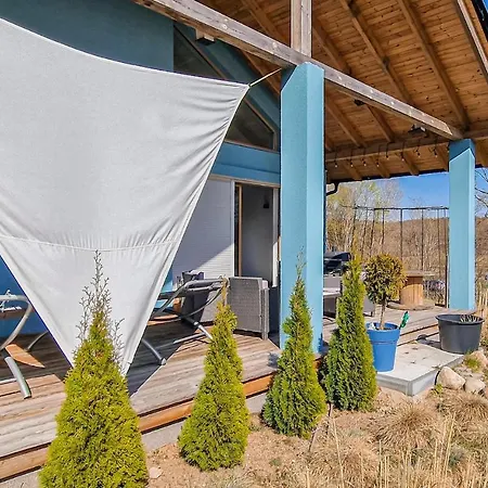 4 Bedroom Stunning In Holiday home Mikorowo